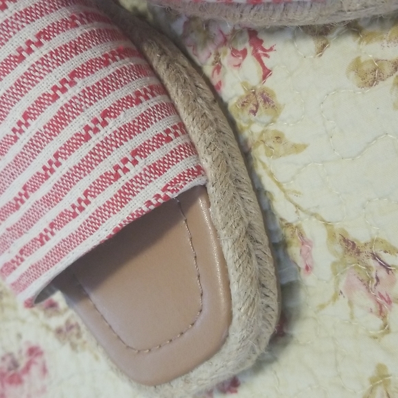 Summer Slides NWT - Picture 7 of 8